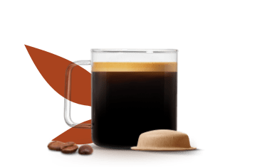 een volle pot koffie naast een NEO pad