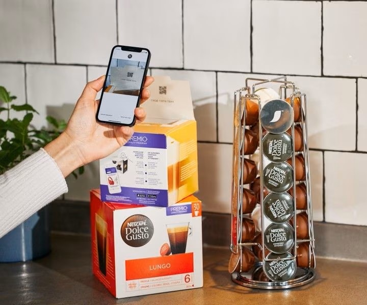 NESCAF&Eacute; Dolce Gusto loyaltyprogramma PREMIO met de  Genio S Plus Automatisch Cosmic Grey koffiemachine