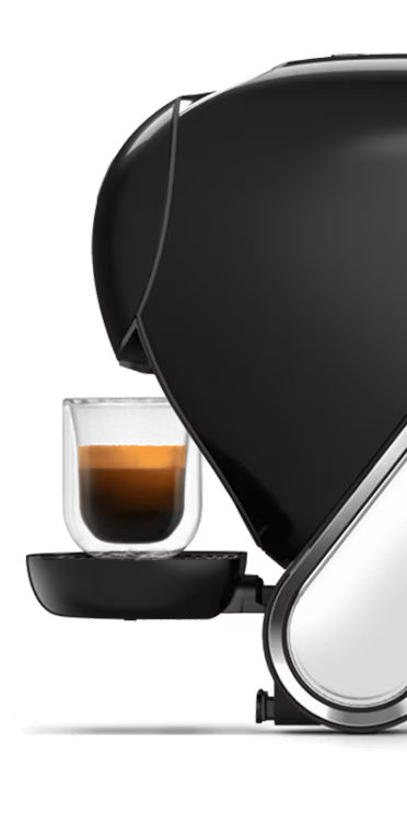 Een vergelijking tussen een witte NEO Latte koffiemachine en een zwarte NEO Caffè machine. Een aliënvinger zweeft ertussen.